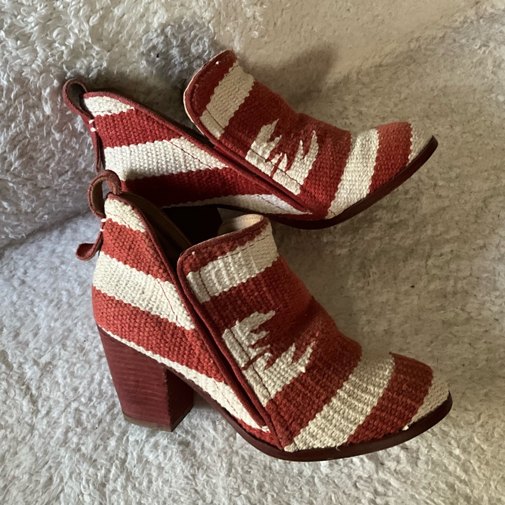 Jeffrey Campbell southwest style pull on textile booties chunky heel 6.5